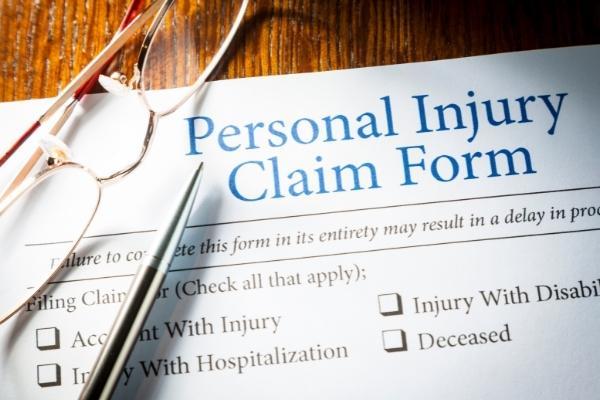 accident victim fills out injury claim form