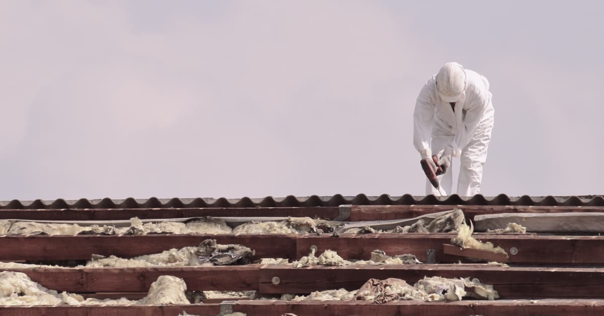 Construction worker on roof exposed to Asbestos depicting the Asbestos Practice Area for Alexander Shunnarah Trial Attorneys