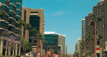 A wide view of a busy busy Phoenix road with numerous cars, illustrating one of the city's dangerous roads where serious crashes occur.